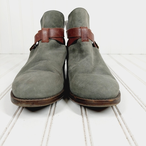 Bella Vita Women's Raine Grey Brown Buckle Straps Slip On Ankle Boots I702 - Picture 3 of 11